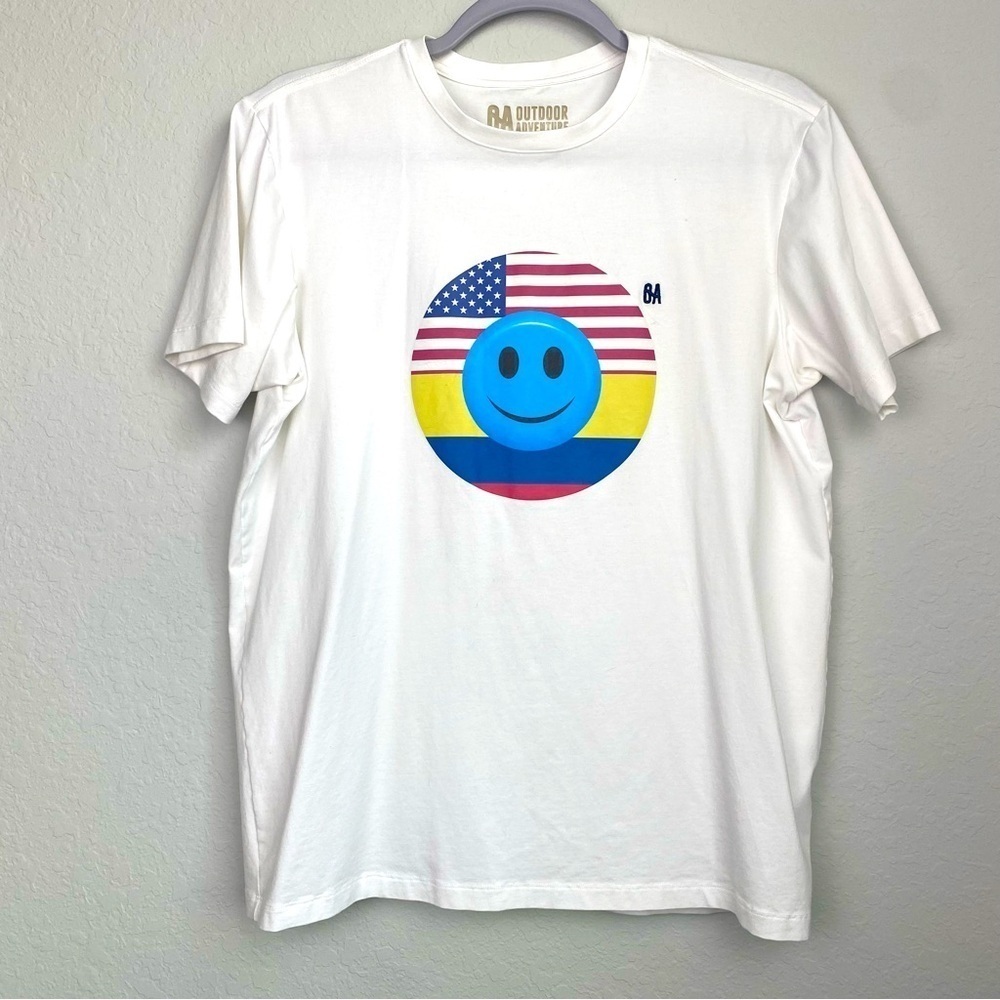 Outdoor Adventure Smiley Face Graphic White Crew Neck Tshirt Mens’ Small Tee